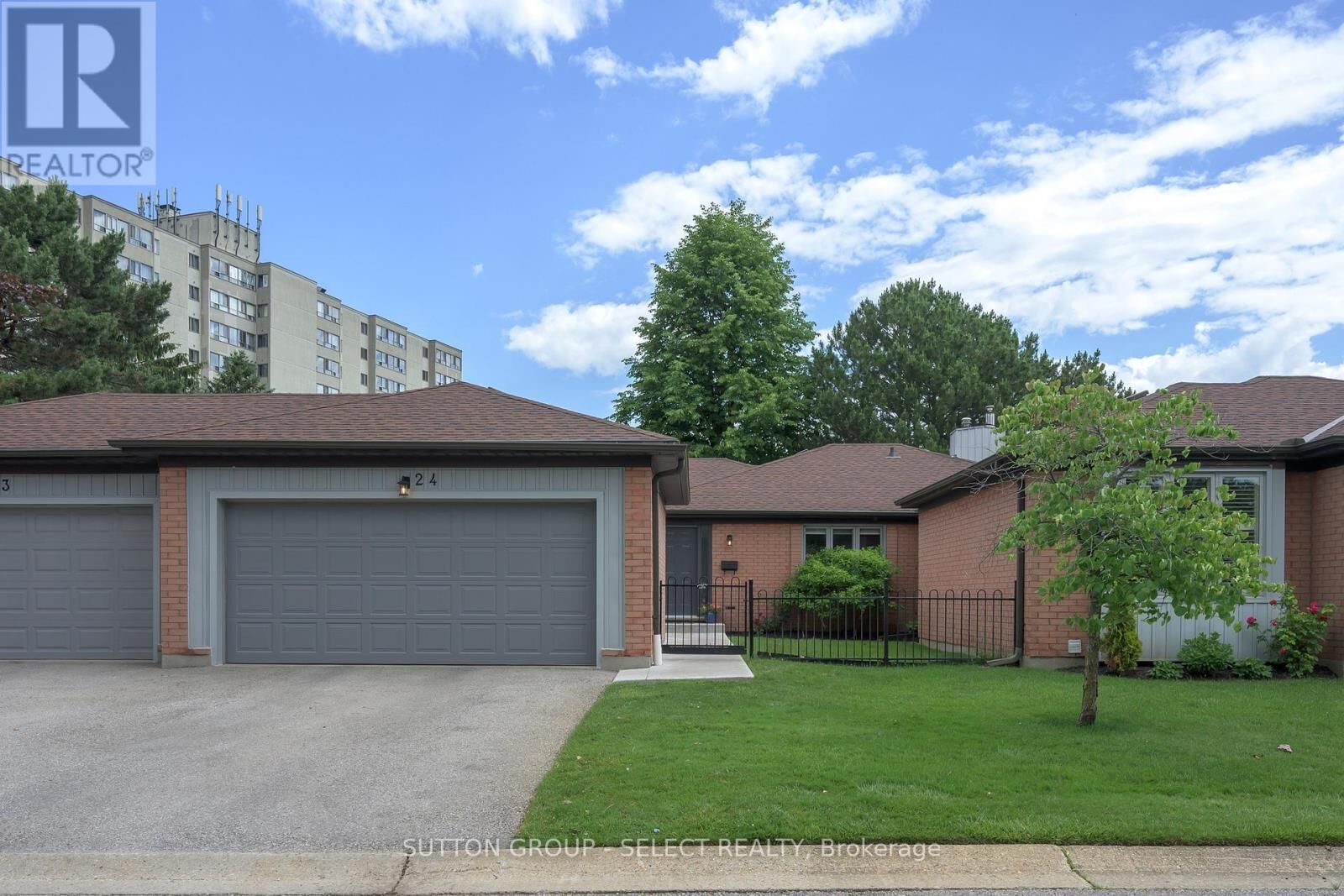 Property Photo:  65 Fiddlers Green Road 24  ON N6H 4V5 
