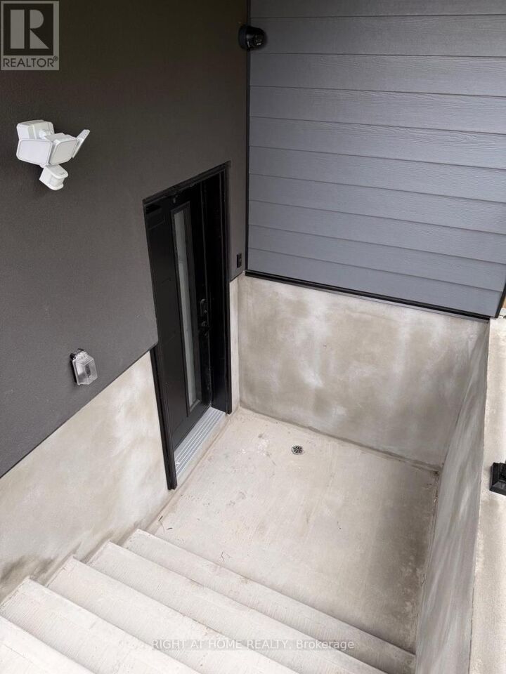 Property Photo:  15 Bell Street North  ON K1R 7C5 