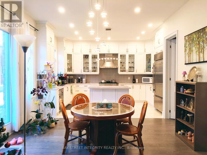Property Photo:  211 Hillsview Drive  ON L4C 4L8 