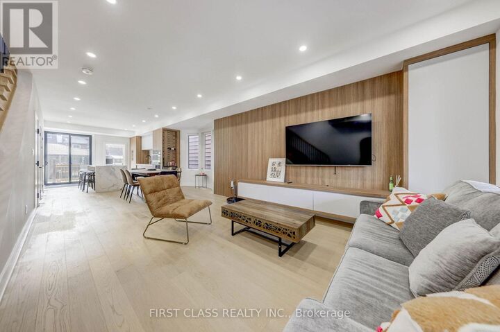 Property Photo:  431 Roxton Road  ON M6G 3R5 