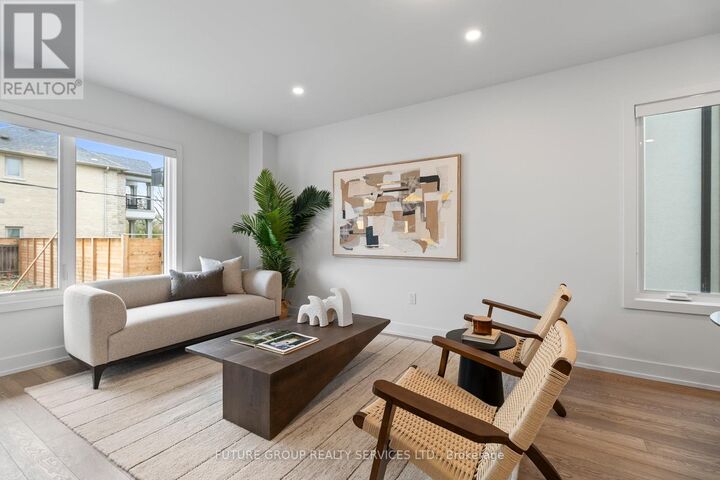 Property Photo:  34 Poplar Avenue Unit 1  ON M9B 3R4 
