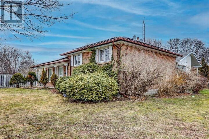 Property Photo: 1 Wagner Drive ON M1E 2Z4