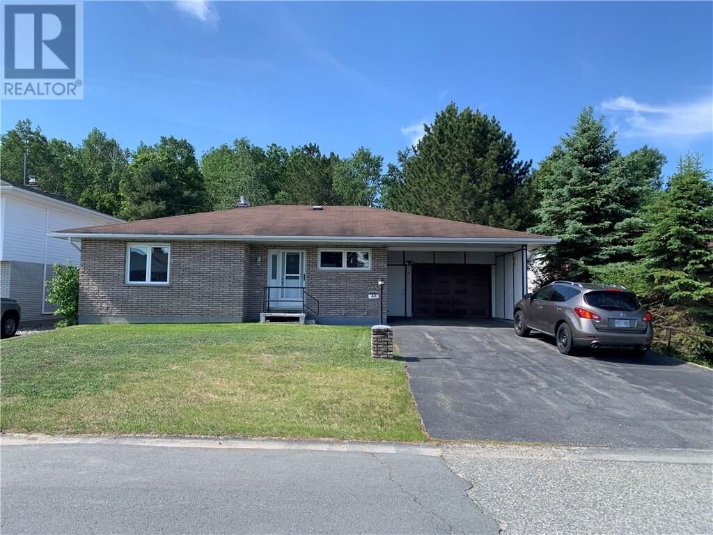 Property Photo: 23 Balsam Crescent ON P0M 1H0