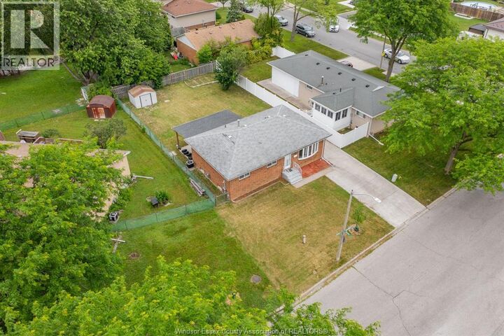 Property Photo:  5210 Queen Elizabeth Drive  ON N8T 1N3 