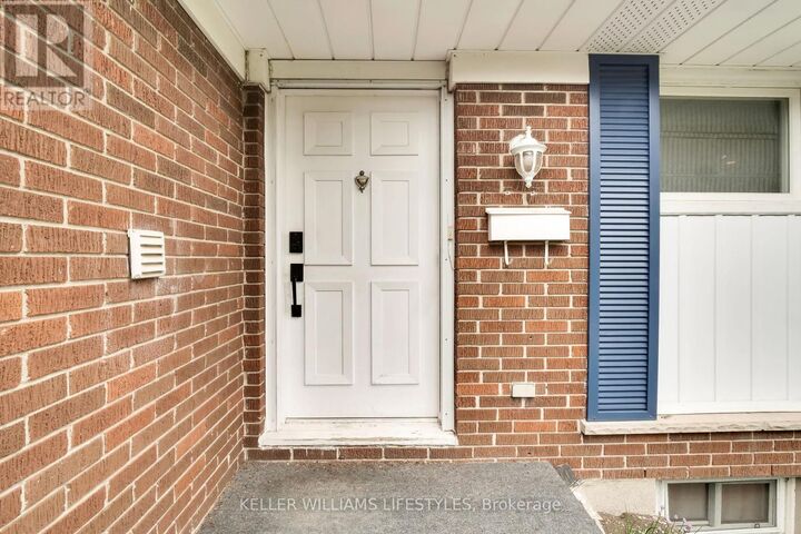 Property Photo: 43 Finsbury Crescent ON N6G 2B3