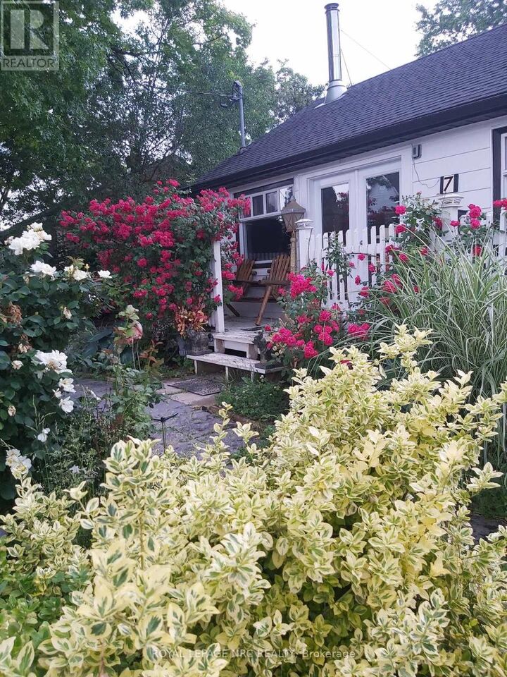 Property Photo:  7 Vera Street  ON L2S 1C3 