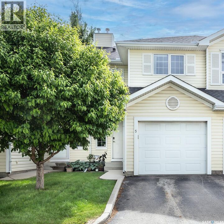 Property Photo:  5 111 Fairbrother Crescent  SK S7S 1L3 