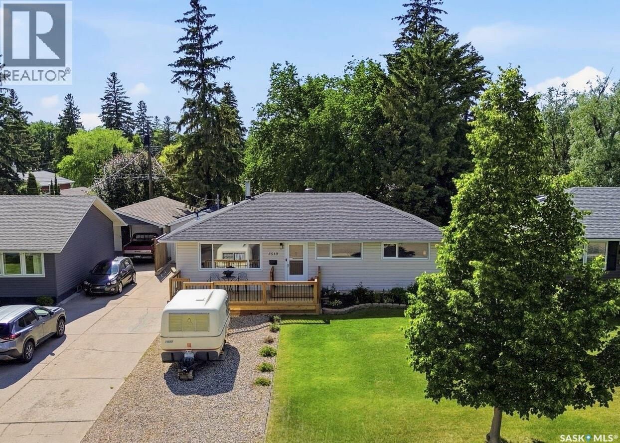 Property Photo: 2510 Lansdowne Avenue SK S7J 1H4