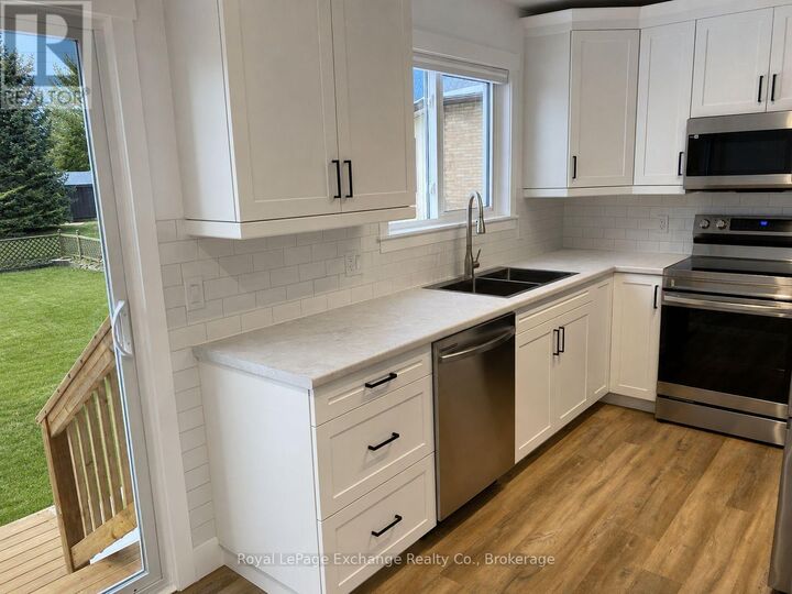 Property Photo:  390 13th St A Street  ON N4N 1X9 