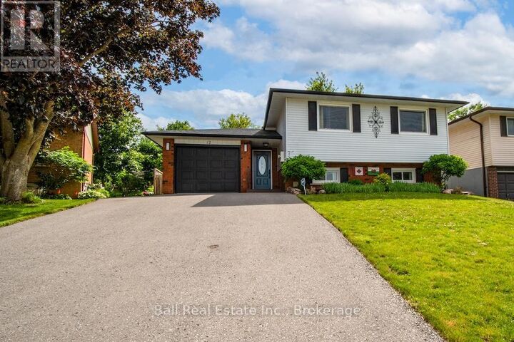 Property Photo: 12 Lakefield Court ON K0L 2H0