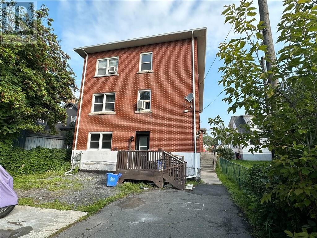 Property Photo:  481 Ontario Street Unit# 4  ON P3E 4K4 