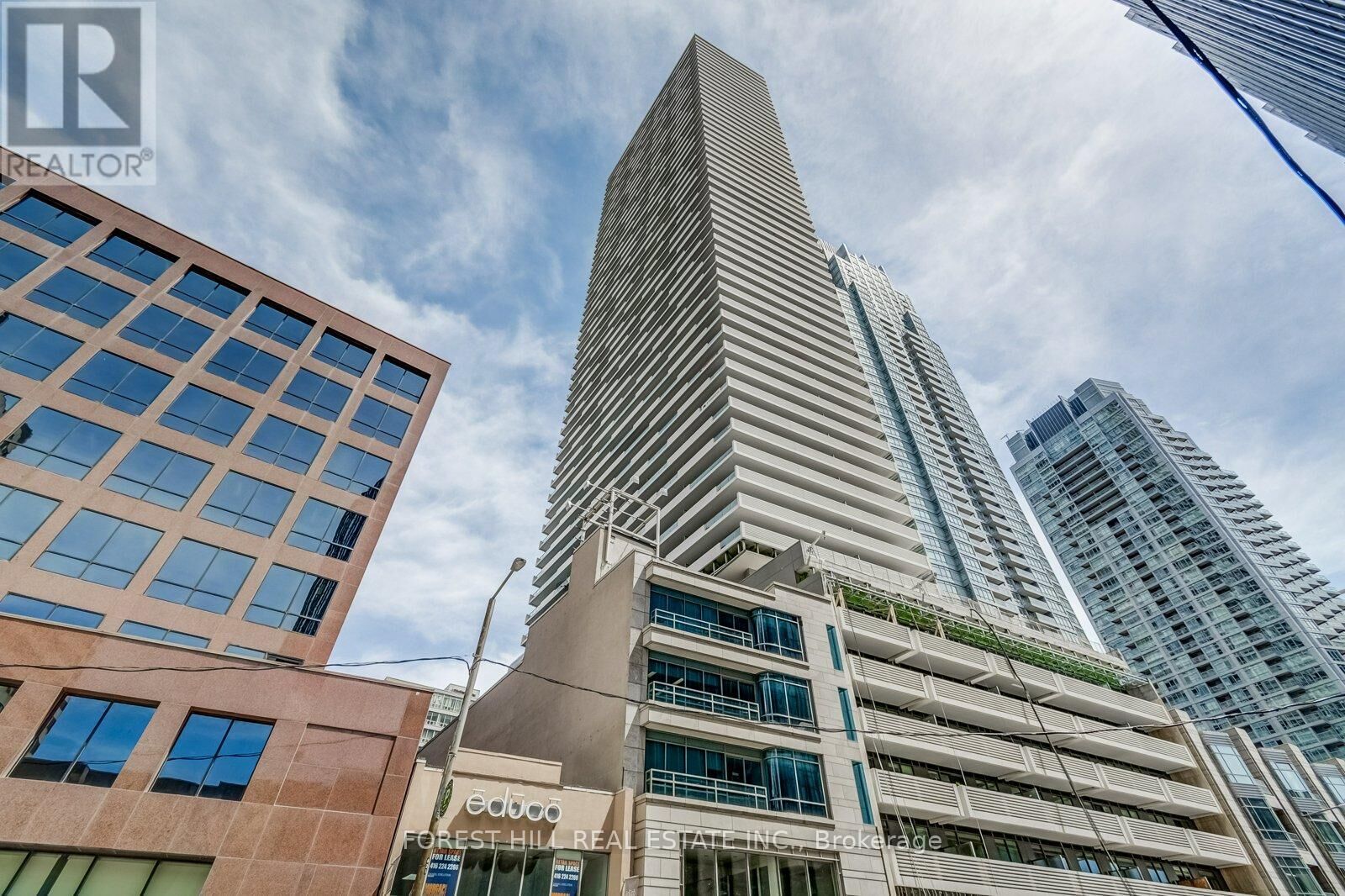 Property Photo:  2221 Yonge Street 5210  ON M4S 2B4 
