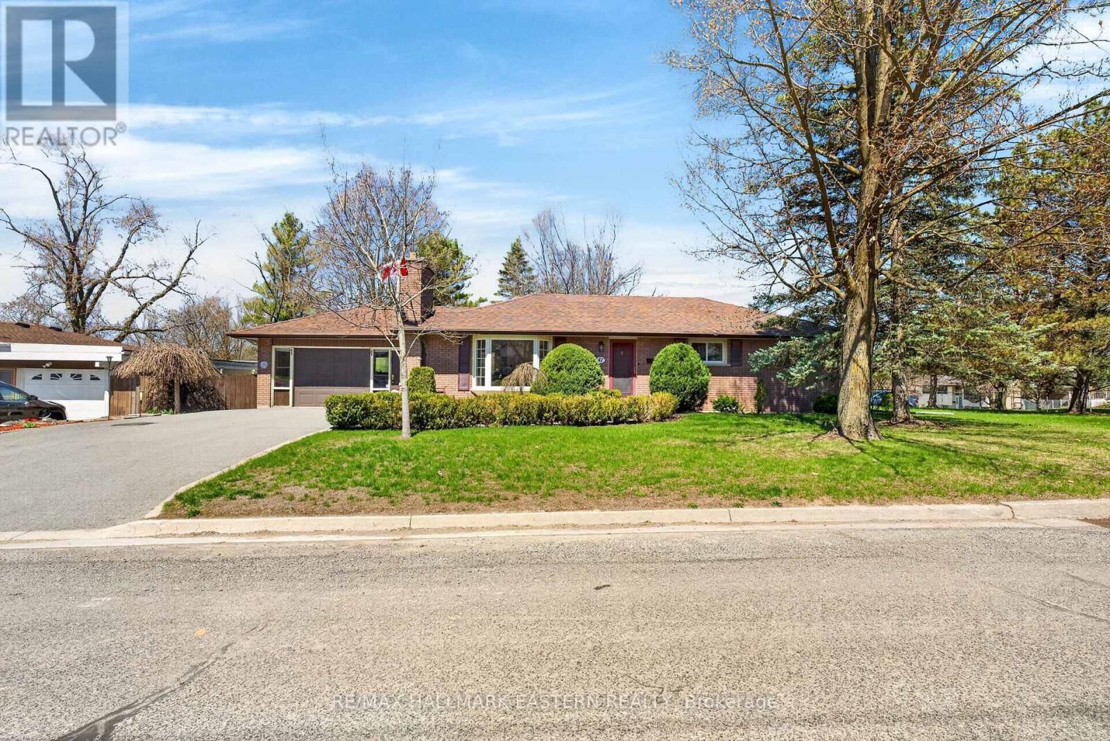 Property Photo: 47 Springbrook Drive ON K9J 1L3
