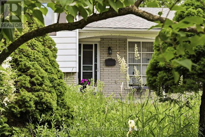 Property Photo:  16 Steel Street  ON L4M 2E5 