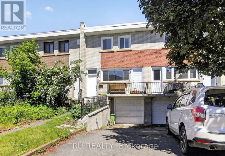 Property Photo: 1253 Emperor Avenue ON K1Z 8C4