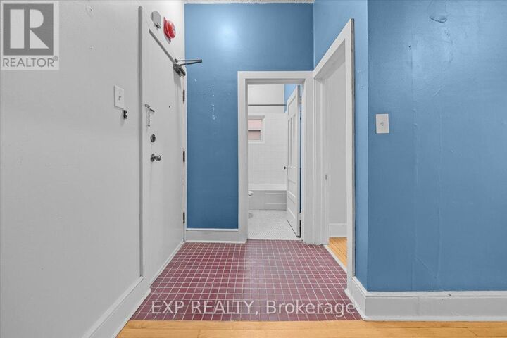 Property Photo: 484 Gilmour Street 1 ON K1R 5L4
