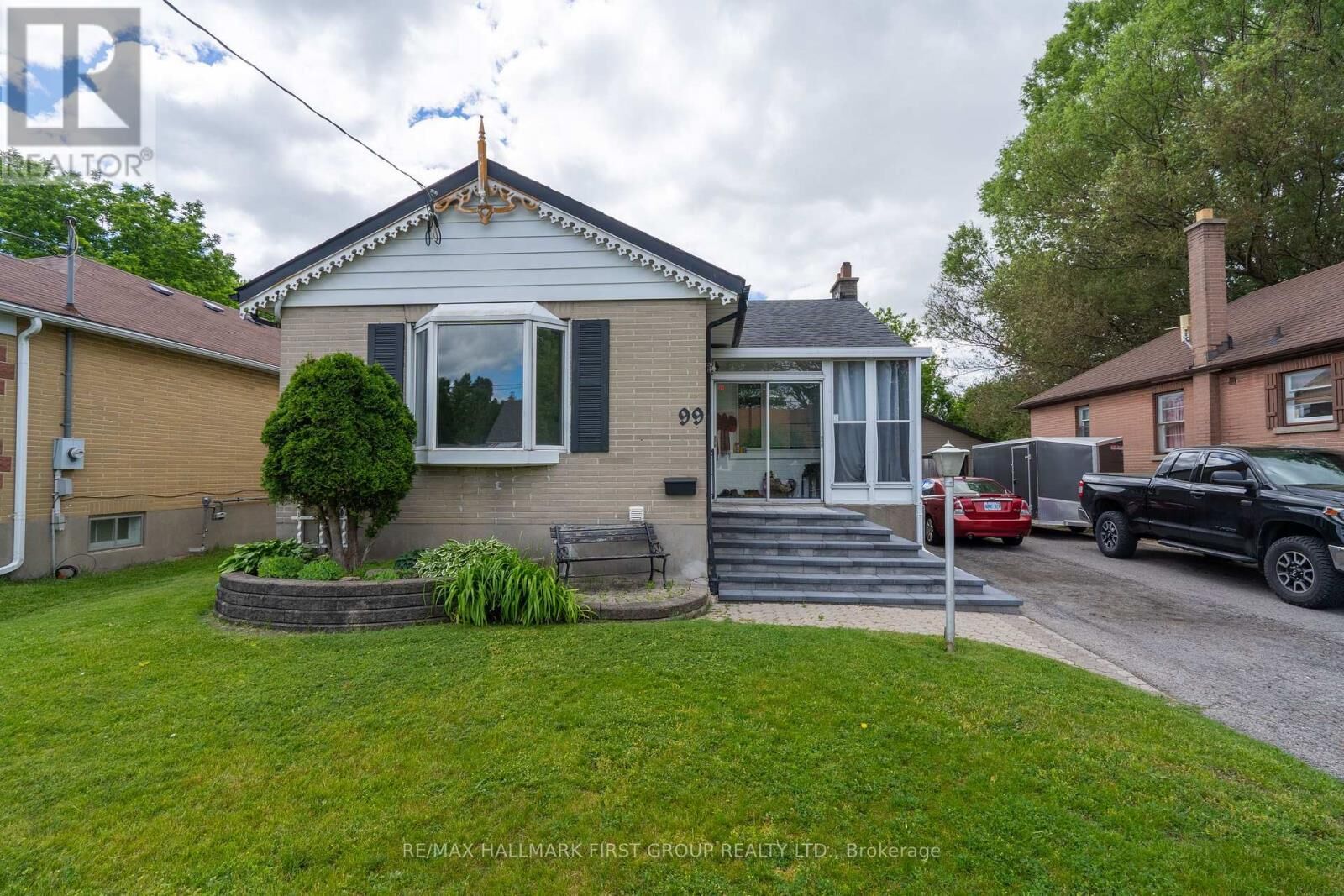 Property Photo:  99 Pontiac Avenue  ON L1G 3M1 