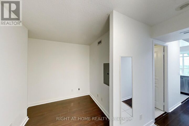 Property Photo:  18 Yonge Street 1813  ON M5E 1Z8 