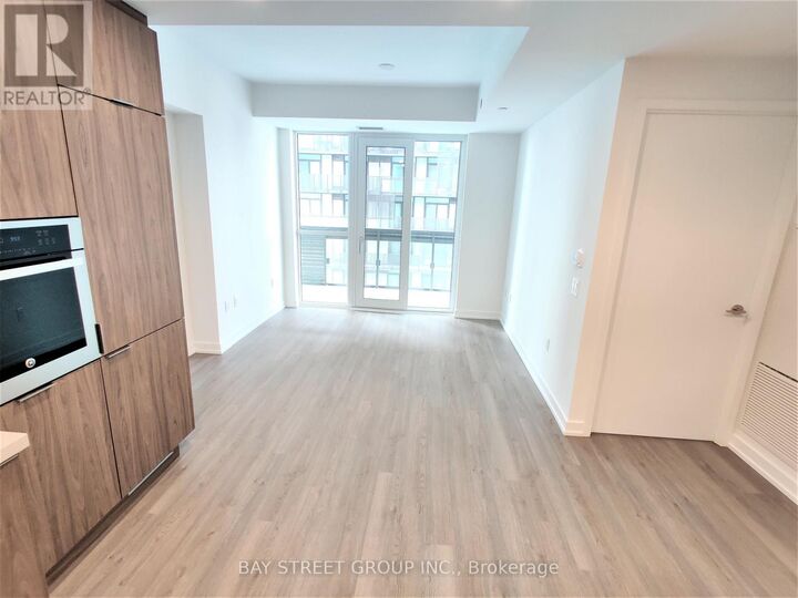 Property Photo: 39 Roehampton Avenue 2807 ON M4P 0G1