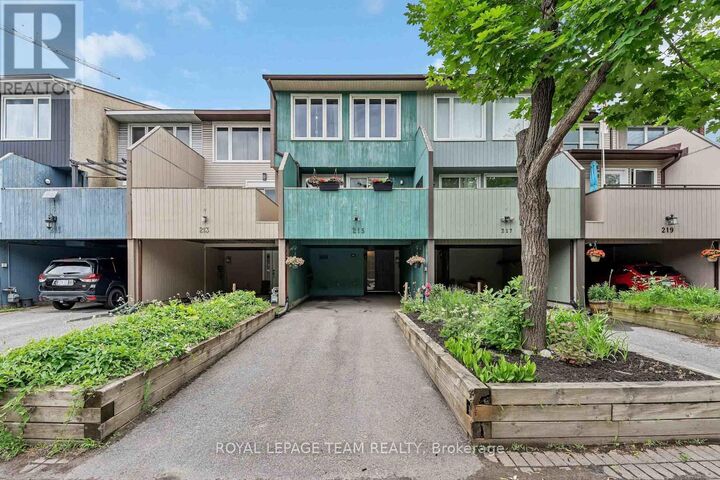 Property Photo:  215 Booth Street  ON K1R 7V4 