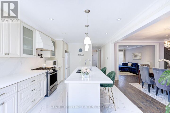 Property Photo: 109 Woodcroft Lane ON L4L 6T2