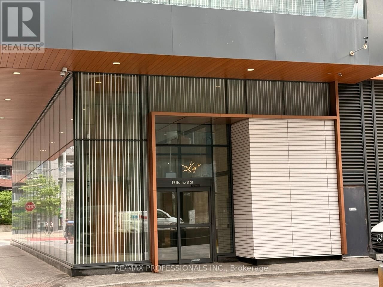 Property Photo: 19 Bathurst Street 1708 ON M5V 0N1