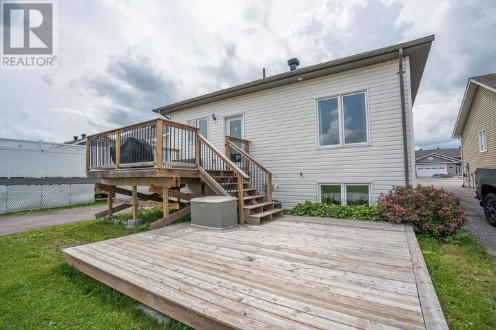 Property Photo:  102 Central Creek Dr  ON P6C 6H3 