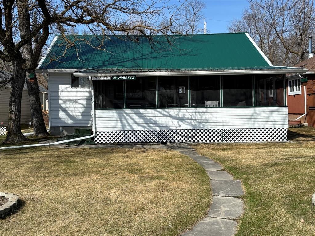 Property Photo:  104018 Pth 9 Highway  MB R0C 2W0 
