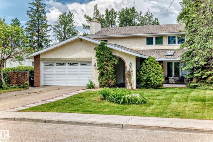 Property Photo:  38 Beauvista Drive  AB T8A 3M5 