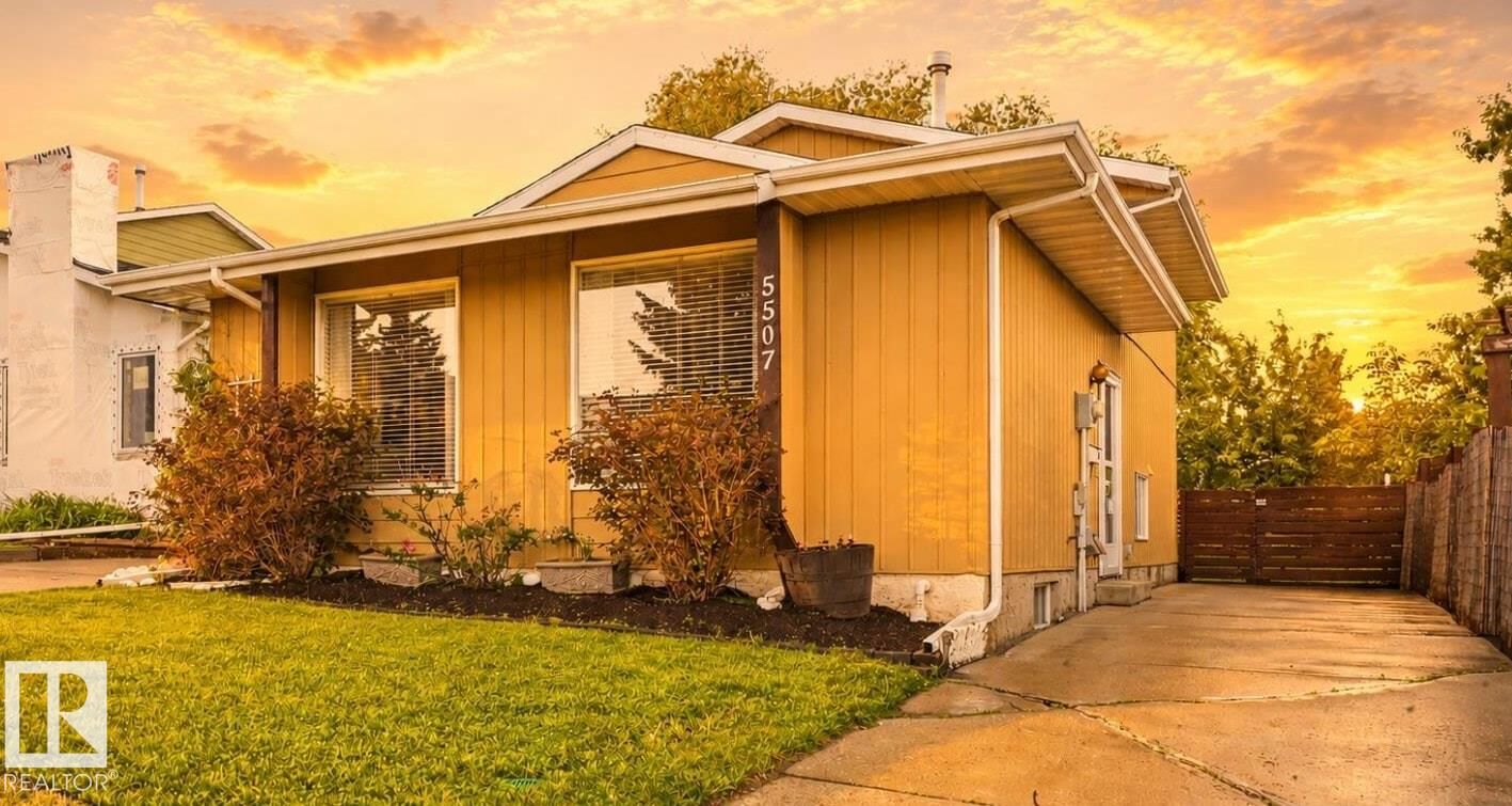 Property Photo:  5507 51 Avenue  AB T4X 1E2 