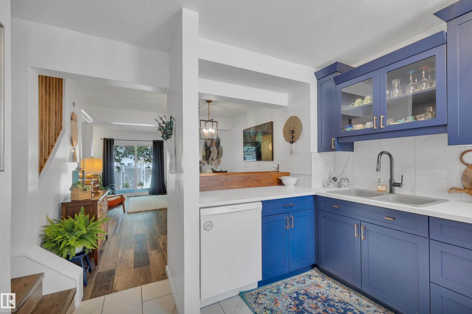 Property Photo:  2024 57 Street NW 44  AB T6L 2Z3 