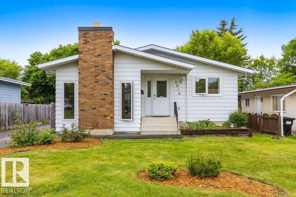 Property Photo:  2016 82 Street NW  AB T6K 1Z4 