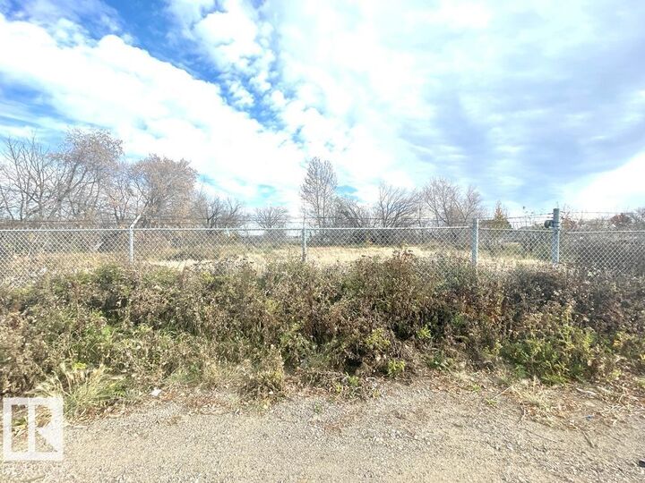 Property Photo:  12433 49 Street NW  AB T5W 5H5 