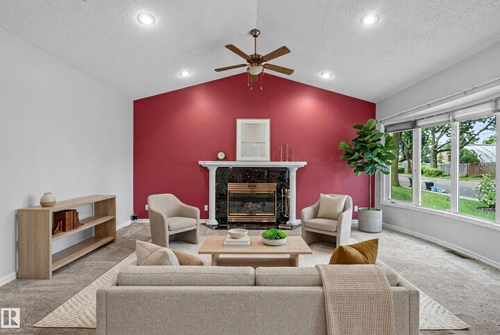 Property Photo:  121 Cedar Street  AB T8A 2E7 