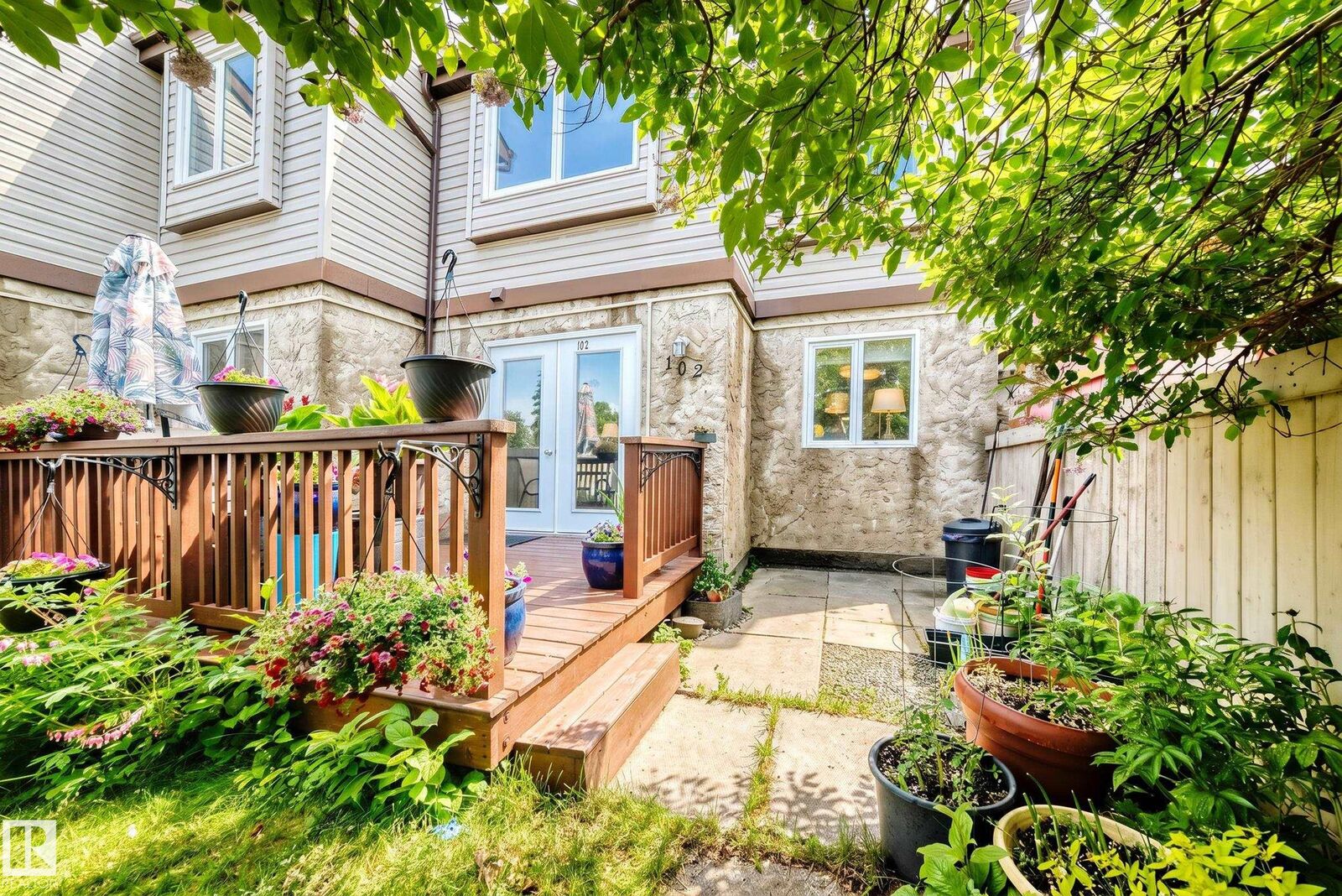 Property Photo:  102 Royal Terrace NW  AB T6J 4R2 