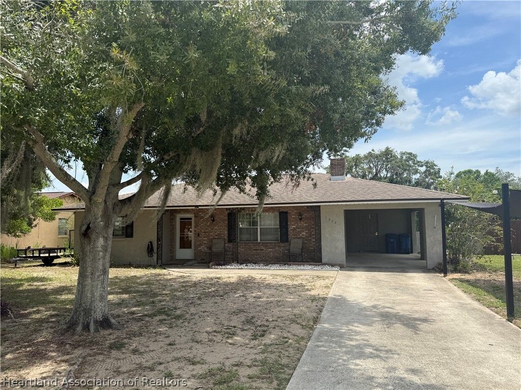 Property Photo: 1803 Roberta Avenue FL 33870