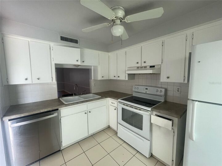 Property Photo:  4211 Sheldon Place 4211  FL 34652 