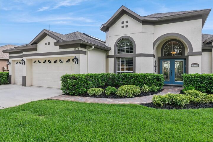 Property Photo: 1624 Cherry Ridge Drive FL 32746