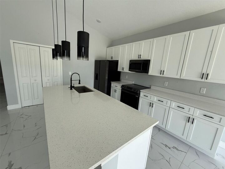 Property Photo: 512 Sunset Road N FL 33947