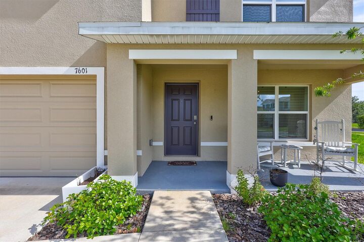Property Photo:  7601 Rosewood Garden Loop  FL 33637 