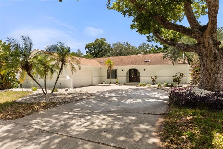 Property Photo:  2786 Valencia Lane W  FL 34684 
