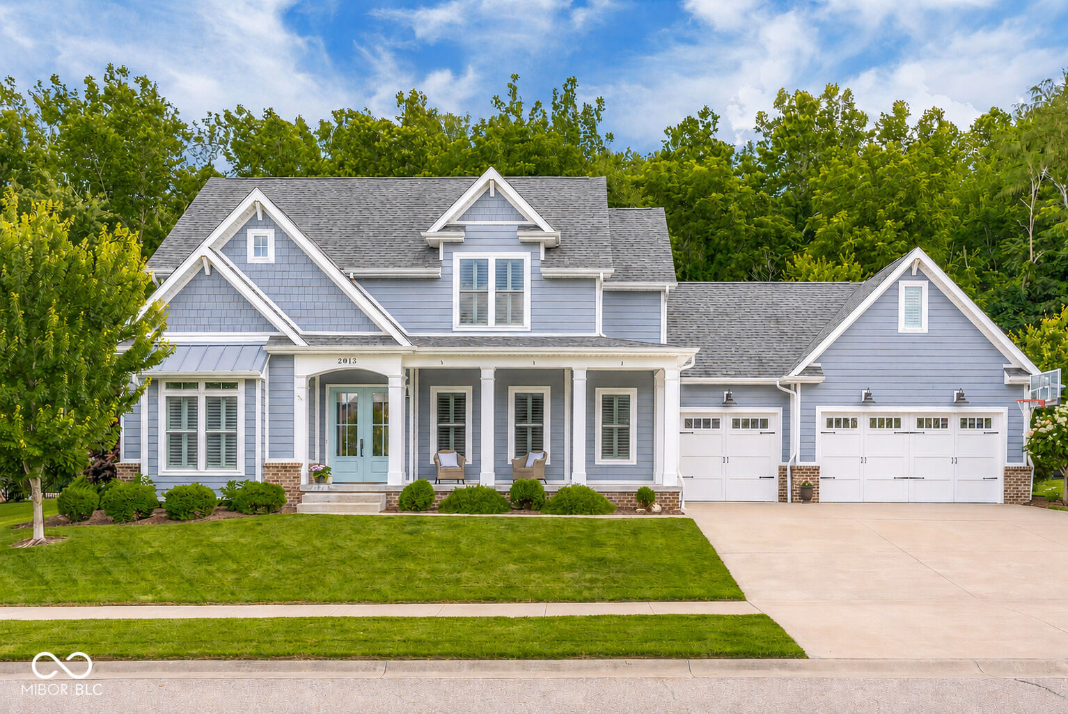 Property Photo: 2013 Deer Creek Circle IN 47201