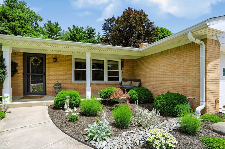 Property Photo:  3846 Wyandotte Trail  IN 46240 