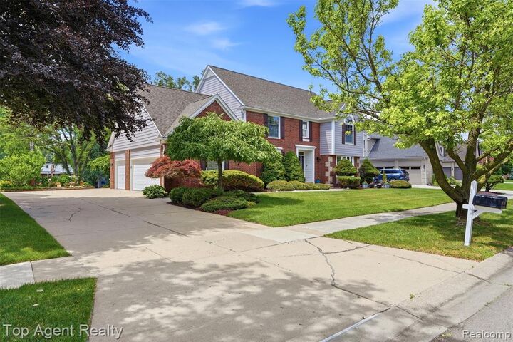 Property Photo:  52825 Seven Oaks Drive  MI 48316 2992 