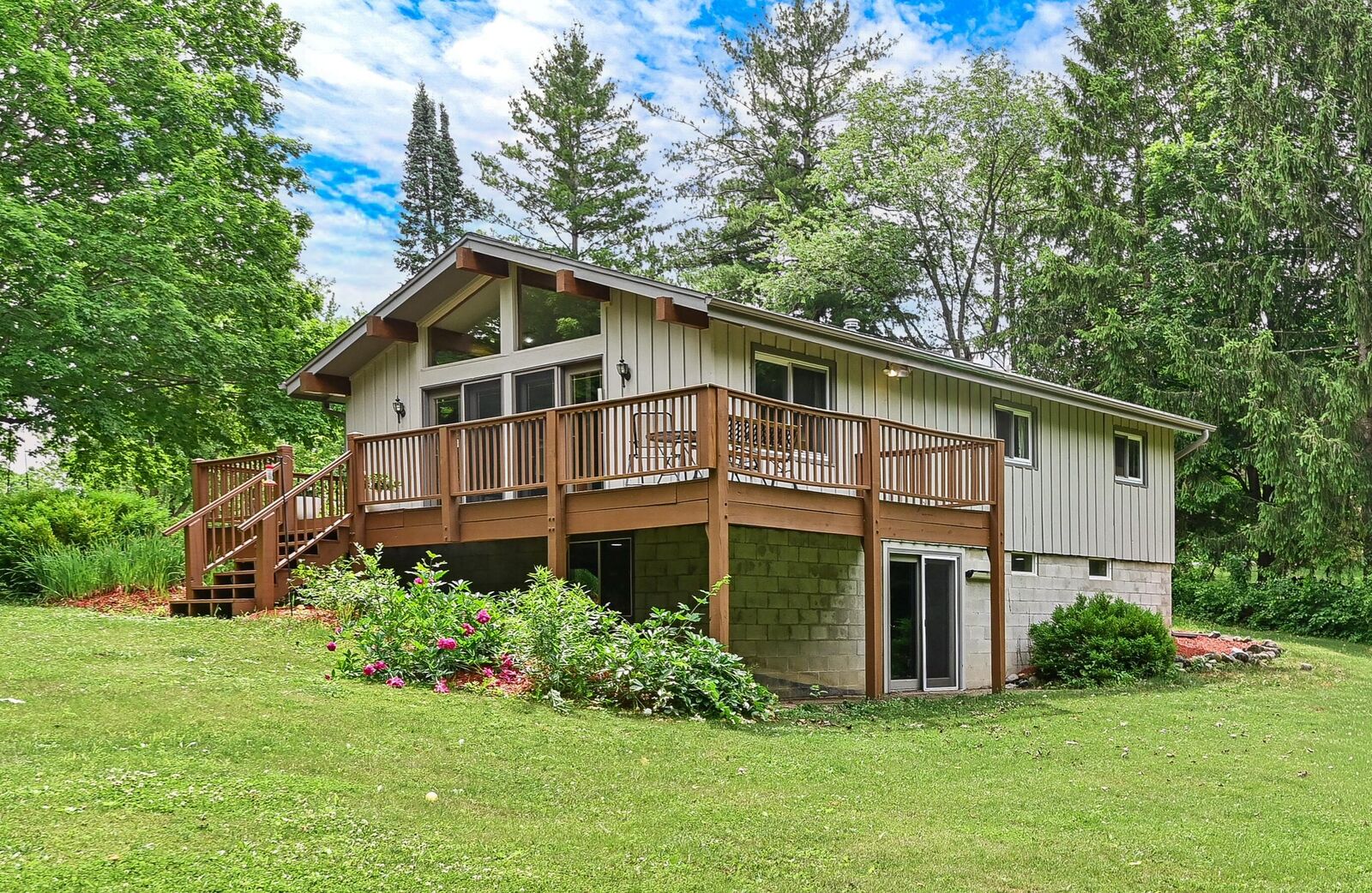 Property Photo: W277s8435 Riverview Dr WI 53149