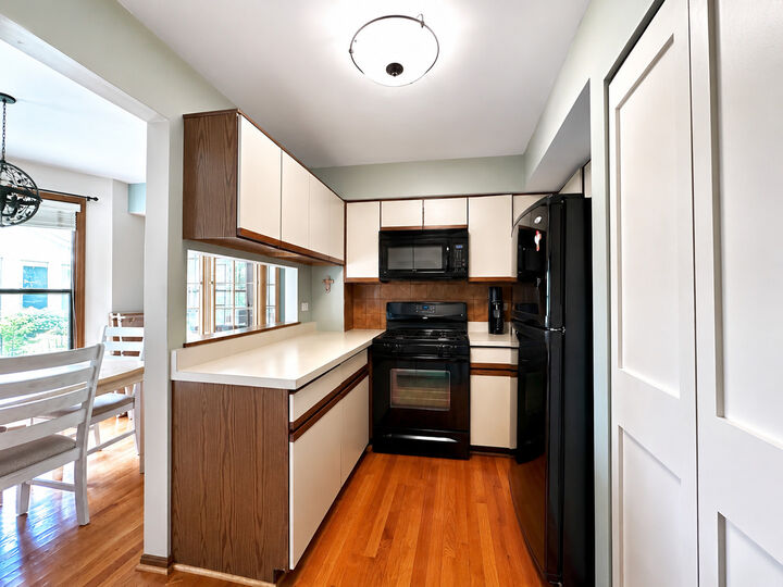 Property Photo: 2807 Brighton Court IL 60154