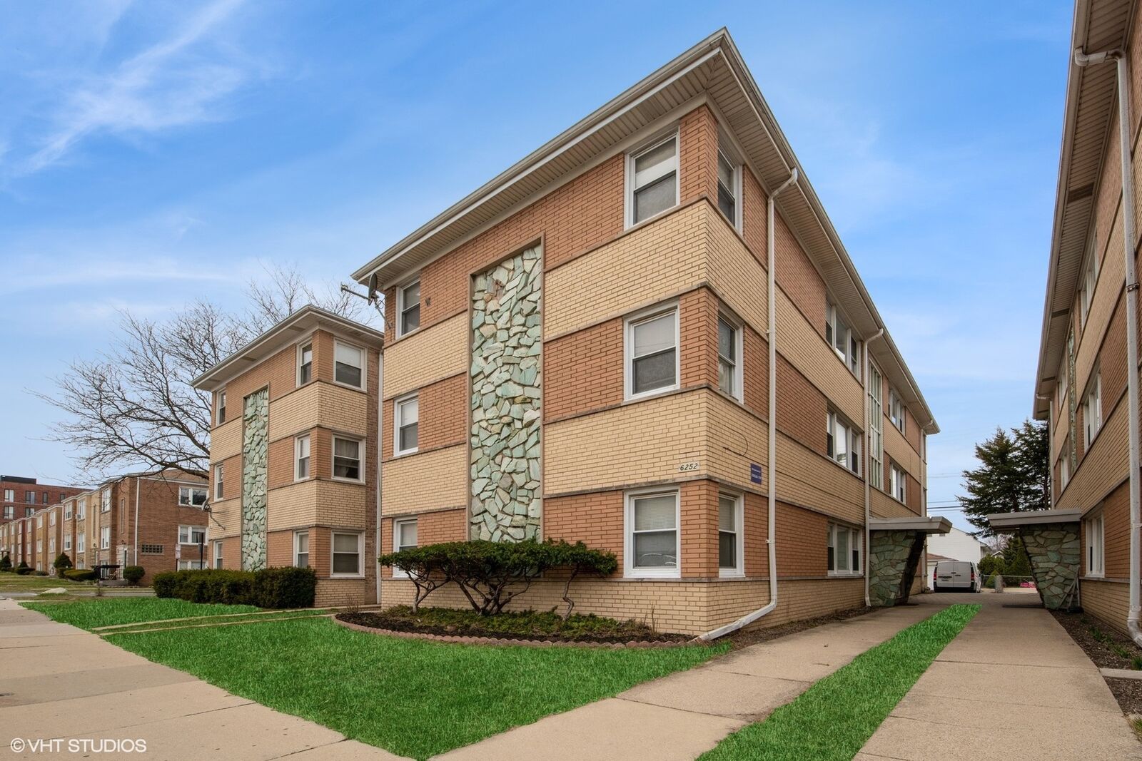 Property Photo:  6252 W Belmont Avenue 2N  IL 60634 