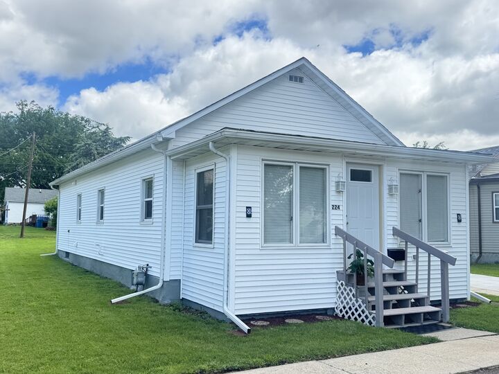 Property Photo:  224 W 2nd Place  IL 61362 