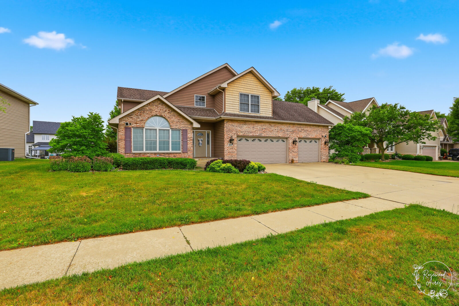 Property Photo: 529 Hollyberry Lane IL 60914