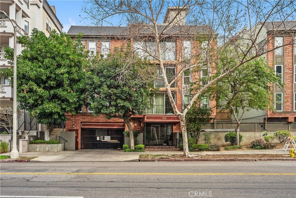 Property Photo: 532 N Rossmore Avenue 107 CA 90004